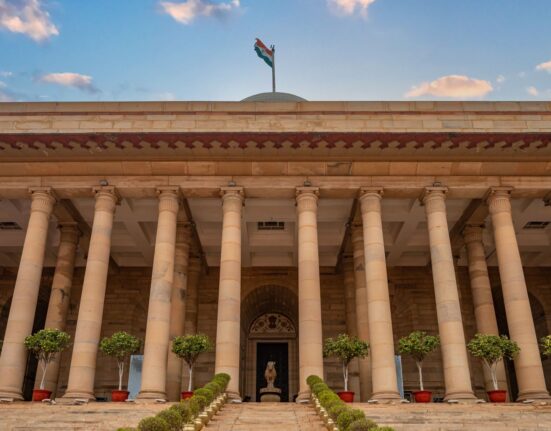 भारत की संसद और सरकारी भवन, नई दिल्ली - शिक्षा मंत्री इस्तीफा प्रतीकात्मक तस्वीर